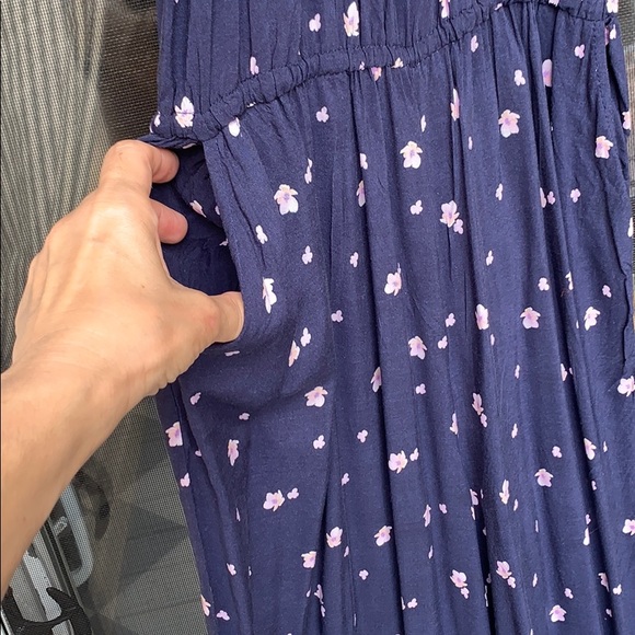 Navy w/ Pink Petals 🌸 Jumper - Picture 2 of 7